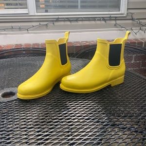 Like-New Yellow Chelsea Rain Boots